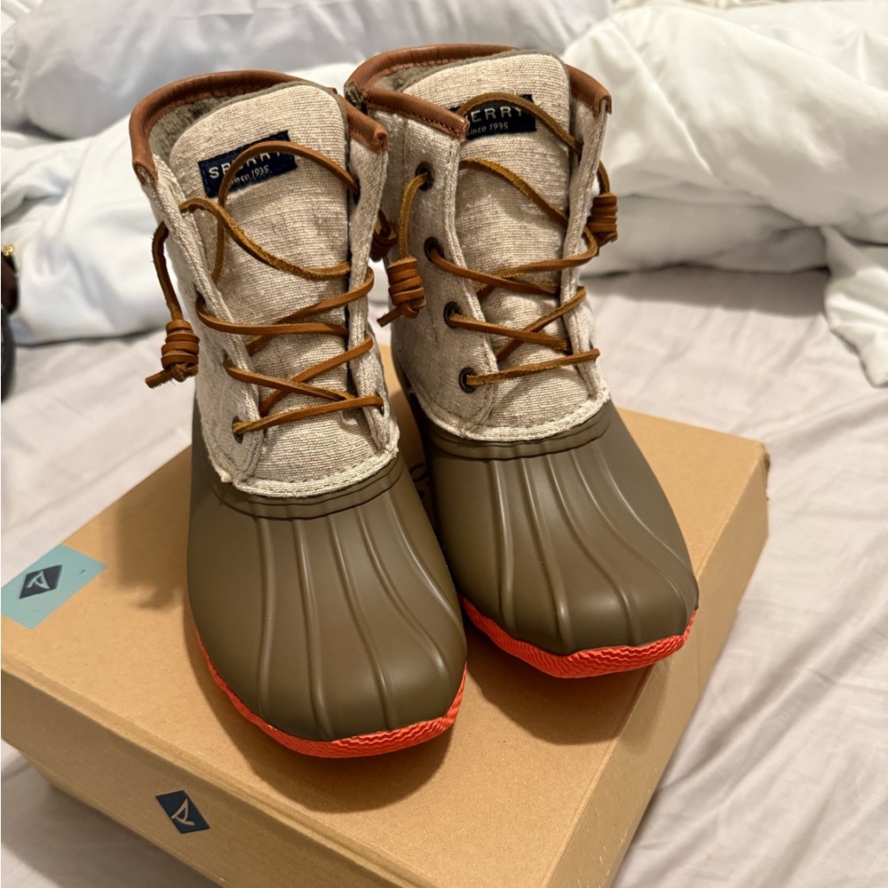 Sperry Women's Winter Boots - Olive and Red